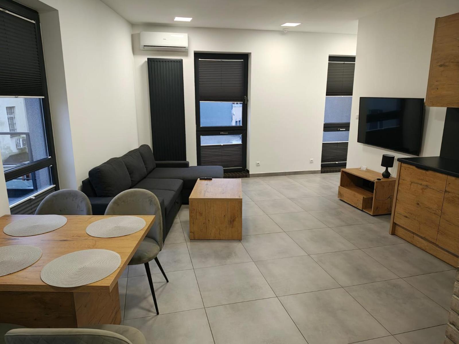 Apartment Dworcowa 45 *